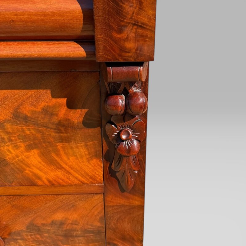 Antique Scottish Victorian Flame Mahogany Chest of Drawers with Wooden Handles - Image 9
